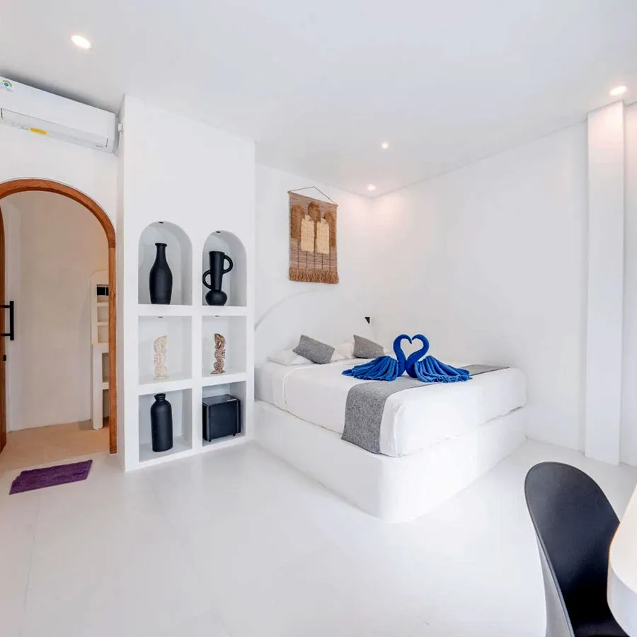 Relaxed tropical room atmosphere