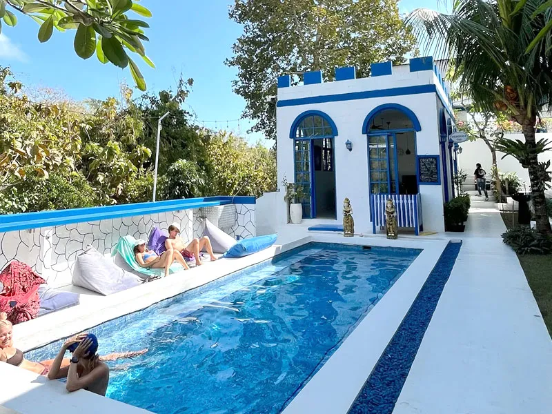 Relaxing tropical pool atmosphere in Uluwatu Bali