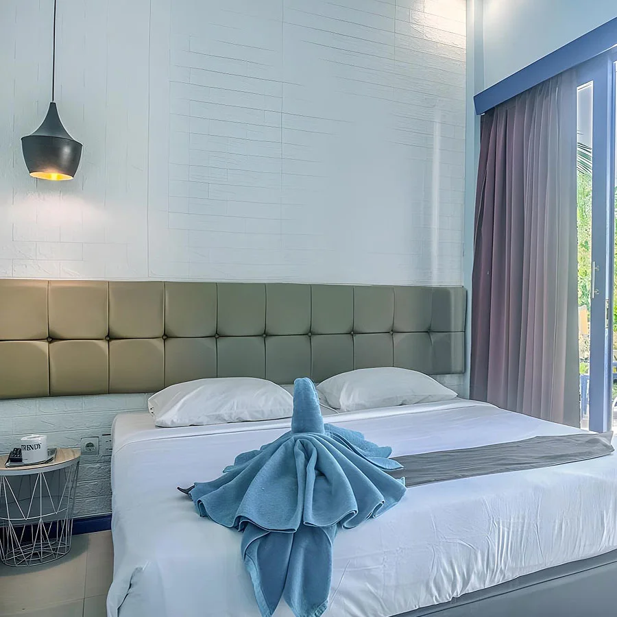Relaxed tropical room atmosphere